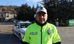 Kastamonu'da bankada kalbi duran kişiyi trafik polisleri hayata döndürdü