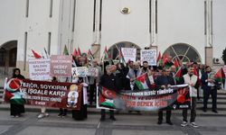 Mersin'de sağlık çalışanları, İsrail'in saldırılarını protesto etti
