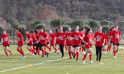 "TFF Ülker Geleceğin Yıldız Kızları" kampı Riva'da sürüyor