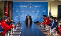 ABB Başkanı Mansur Yavaş, Avrupa'da madalya alan milli sporcuları kabul etti