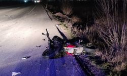 Afyonkarahisar'da motosikletin kamyona arkadan çarptığı kazada 1 kişi öldü, 1 kişi yaralandı