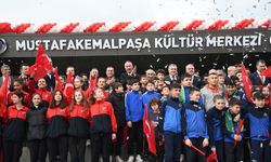 Bakan Bak, Mustafakemalpaşa Kültür Merkezi ve Spor Tesisleri'nin açılışında konuştu: