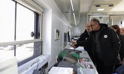Bakan Özhaseki, İliç'te Mobil Su ve Atıksu İzleme Laboratuvarı'nda incelemelerde bulundu