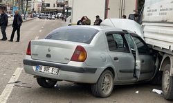 Çubuk'ta iki otomobilin çarpıştığı kazada 5 kişi yaralandı
