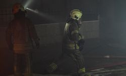 GÜNCELLEME - Avcılar'da tekstil fabrikasında çıkan yangına itfaiyenin müdahalesi sürüyor
