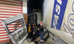 İzmir'de büyük kaza TIR'la minibüs çarpıştı çok sayıda ölü ve yaralı var
