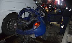 GÜNCELLEME - İzmir'de yolcu otobüsü ile otomobilin çarpıştığı kazada 1 kişi öldü, 3 kişi yaralandı