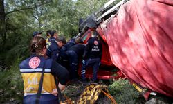GÜNCELLEME - Muğla'da ormanlık alana devrilen kamyonun sürücüsü öldü
