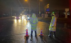 GÜNCELLEME - Şanlıurfa-Viranşehir kara yolunda ulaşım taşkın nedeniyle kontrollü sağlanıyor