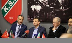 İzmir Büyükşehir Belediye Başkan adayı Dağ, Karşıyaka Spor Kulübünü ziyaret etti: