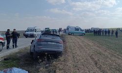 Konya'da traktörle çarpışan otomobildeki 2 kişi öldü, 3 kişi yaralandı