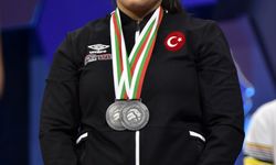 Milli halterci Dilara Narin'den Avrupa Şampiyonası'nda 2 bronz madalya