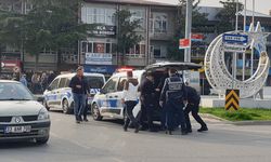 Sakarya'da Atatürk heykeline balyozla zarar veren zanlı tutuklandı