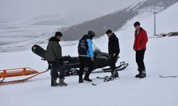 Van'da motorize sağlık ekibi kayakseverlerin yardımına yetişiyor