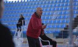 62 yaşındaki para badmintoncu raketini diğer engelliler için de sallıyor