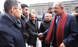 Bakan Mehmet Özhaseki, Kars'ta seçim koordinasyon merkezini ziyaret etti