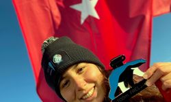 Bengisu Avcı, Kış Yüzme Dünya Şampiyonası'nda birinci oldu