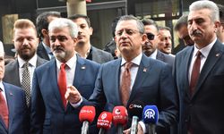 CHP Genel Başkanı Özel, Bursa'da partisinin Osmangazi İlçe Başkanlığını ziyaret etti: