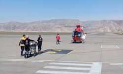 Cizre'de boğazına cisim kaçan çocuk ambulans helikopterle Elazığ'a nakledildi