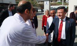Cumhur İttifakı'nın İzmir Büyükşehir Belediye Başkan adayı Dağ'dan taksicilere kabin ve kamera vaadi