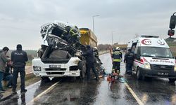 Edirne'de hafriyat kamyonlarının çarpıştığı kazada 1 kişi öldü