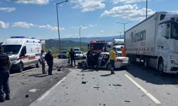 Gaziantep'te tırla otomobil çarpışması sonucu 2 kişi öldü, 2 kişi yaralandı