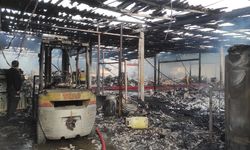 GÜNCELLEME - Kocaeli'de iş yerinin deposunda çıkan yangın söndürüldü