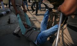 Hindistan'da muhalefet partisi liderinin gözaltına alınması üzerine başkentte protestolar düzenlendi