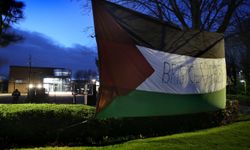 İngiltere'de Filistin destekçisi aktivistler İsrailli silah şirketi önünde çadır kurdu