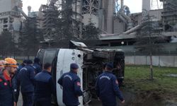 Isparta'da işçi servisinin devrildiği kazada 6 kişi yaralandı