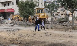 İsrail güçleri, işgal altındaki Batı Şeria'ya baskın düzenleyerek bir ambulansa ateş açtı