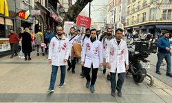 İstanbul'da doktorlar Gazze'ye destek için "sessiz" yürüyüş yaptı