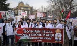 İstanbul'da doktorlardan Gazze'ye saldırılara tepki için sessiz yürüyüş