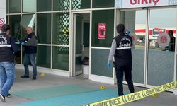 Karaman Adliyesi girişinde bir kişi silahla bacağından vurularak yaralandı