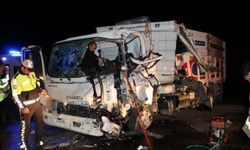 Kilis'te tırla kamyonetin çarpıştığı kazada 3 kişi yaralandı