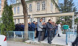Kütahya'da camide kalp krizi geçirip ölen kişi aynı camideki törenle defnedildi