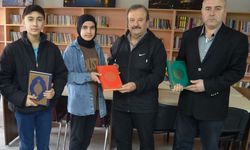 Kütahyalı emekli kütüphaneciden okul kütüphanelerine Kur'an-ı Kerim desteği