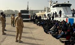 Libya açıklarında yardım çağrısı yapan 130 düzensiz göçmen kurtarıldı