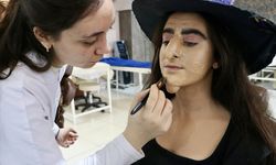 Meslek lisesi öğrencileri film setlerinde yapılan makyajı uygulamalı öğreniyor
