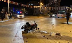 Sinop'ta motosikletle otomobilin çarpıştığı kazada 2 kişi yaralandı