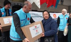 TDV ve DİTİB, Kırgızistan'da ihtiyaç sahiplerine gıda yardımı yaptı