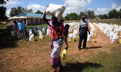 Türkiye Diyanet Vakfı'nın, Kenya'da gıda yardımı dağıtımı sürüyor