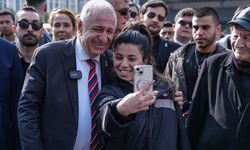 Zafer Partisi Genel Başkanı Özdağ, Esenyurt'ta esnaf ziyaretinde bulundu