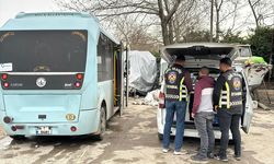 Maltepe'de kapısı açık yolcu taşıyan minibüse para cezası verildi