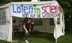 Almanya’da 2 aktivist hükümetin iklim politikasını değiştirmesi için açlık grevi yapıyor