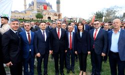 Balkanlar'ı buluşturan Selimiye Meydanı'ndaki iftara 5 bin kişi katıldı