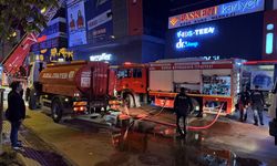 Bursa'da iş merkezinin çatısında çıkan yangın söndürüldü