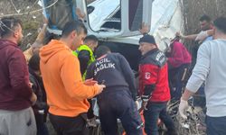 Gümüşhane'de minibüsün uçuruma yuvarlandığı kazada 7 kişi yaralandı