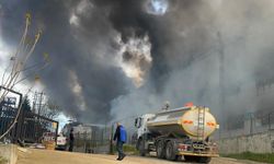 GÜNCELLEME - Tekirdağ'da bir fabrikada çıkan yangına ekiplerce müdahale ediliyor