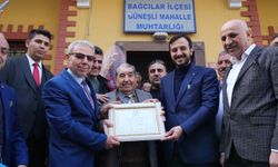 İstanbul'un en yaşlı muhtarı görevini törenle devretti